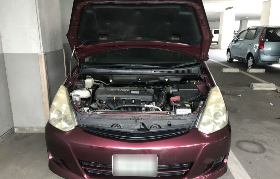 修理中の車